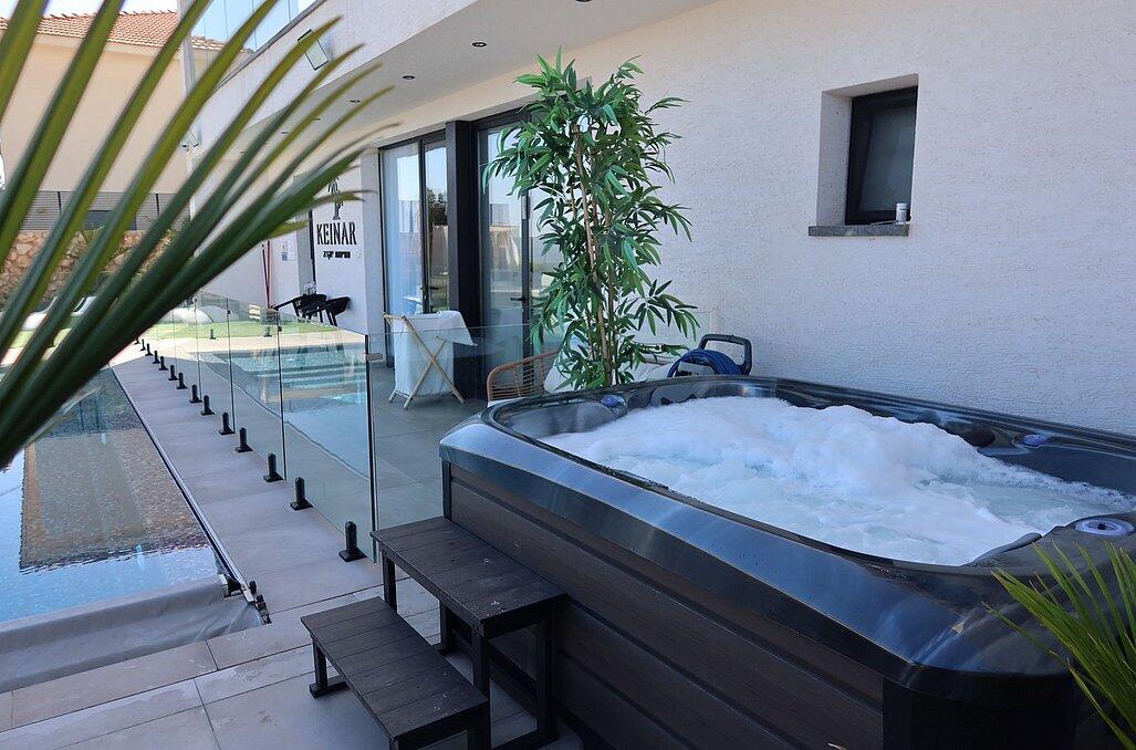 כינר סוויטות יוקרה - ג'קוזי ספא עם זרמים