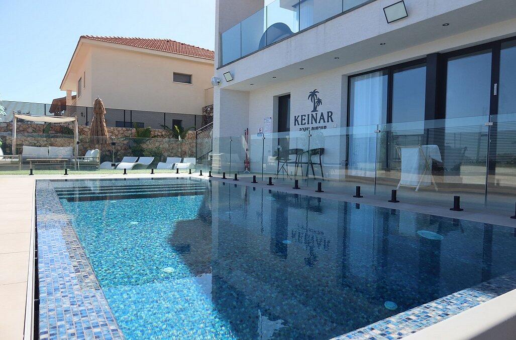כינר סוויטות יוקרה - סוויטות עם בריכת שחייה גדולה